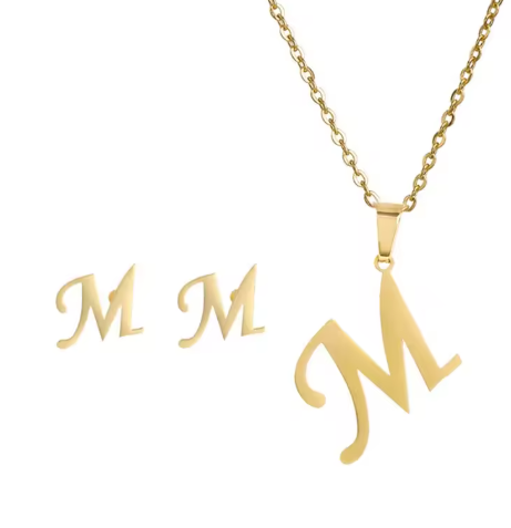 Pozłacany naszyjnik z literką "M"
