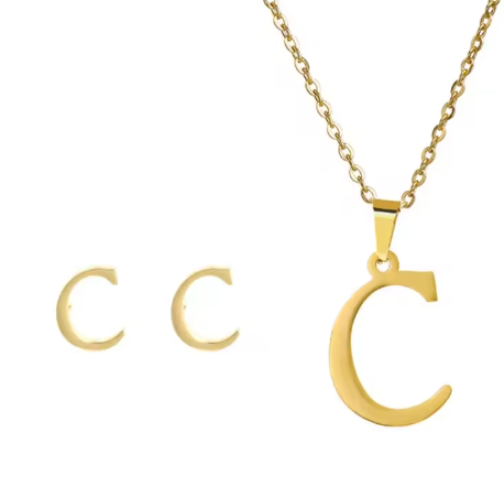 Pozłacany naszyjnik z literką "C"